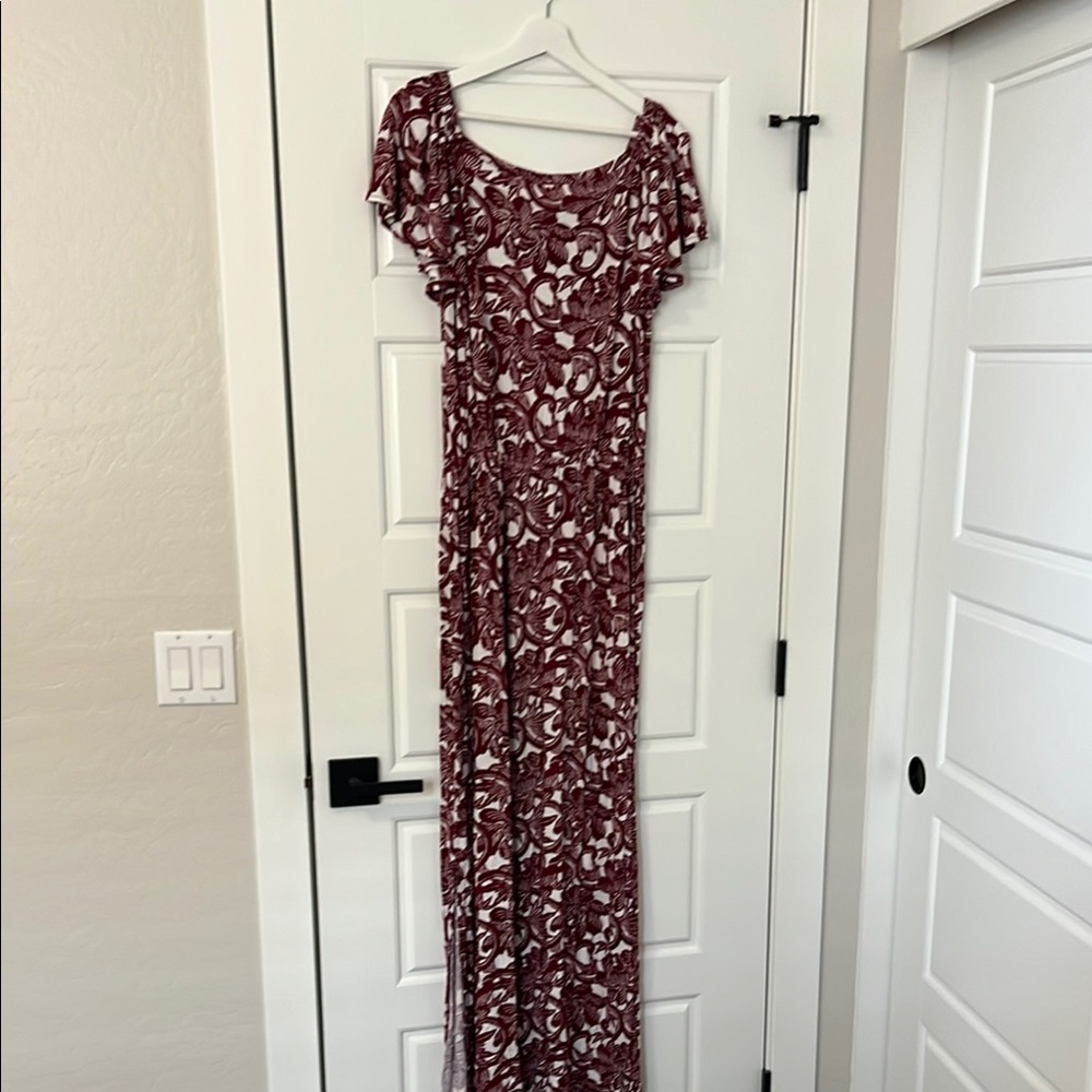 LOFT LARGE TALL Elegant Floral Maxi Dress in Red/burgundy and White off shoulder